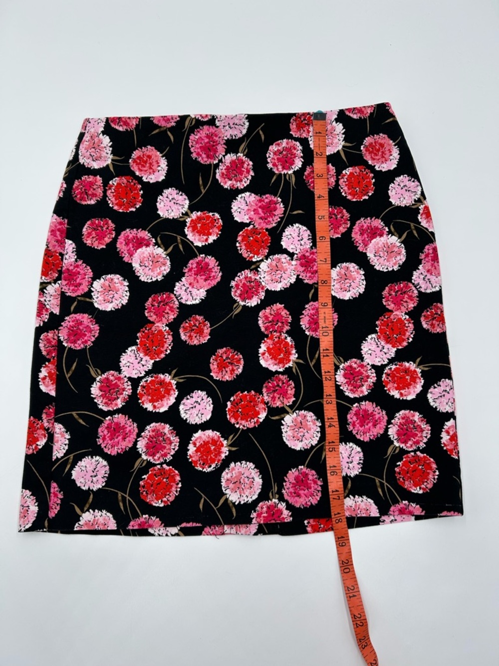 Talbots Black Mini Skirt with Bold Pink and Red Flowers 6P - Picture 4 of 7